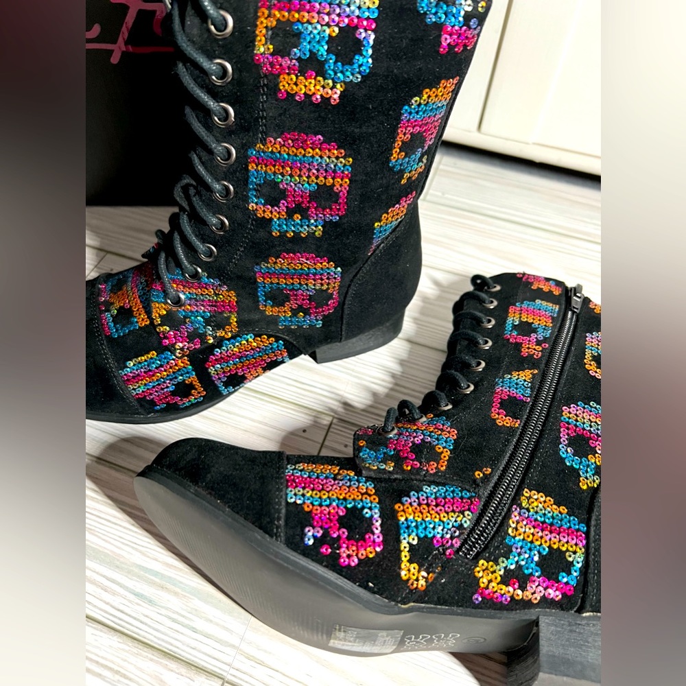 NIB Iron Fist Sugar Hiccup Combat Boot, US 6, Skull, Rainbow